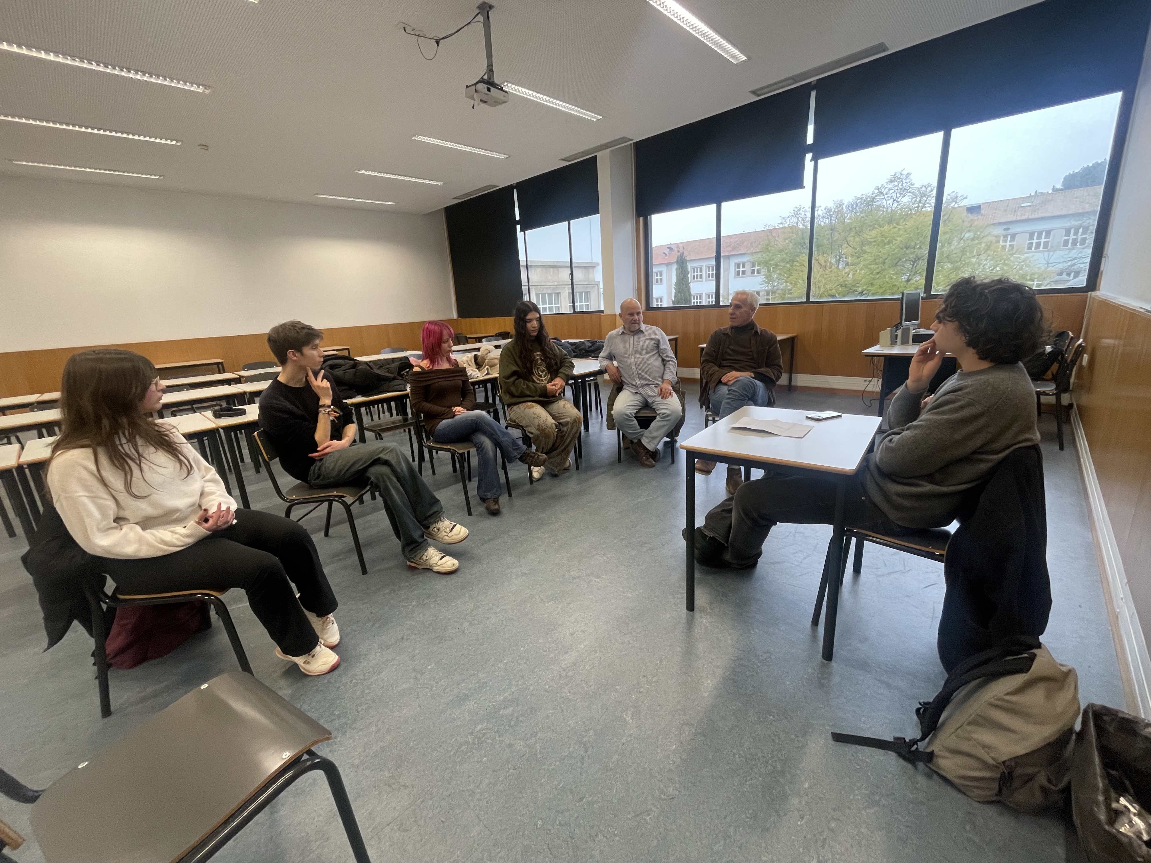 CONTRAPONTO - CLUBE DE DEBATES, DE ALUNOS PARA ALUNOS